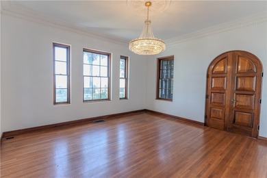 Stunning Historical Estate with Bay Views. Step into history - photo 9