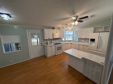 Seller offering FREE LOT RENT FOR 3 MONTHS AND GOLF CART WITH - photo 14