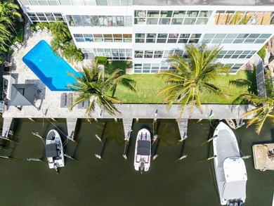 Waterfront 2BR residence in a boutique Las Olas Isles building - photo 35