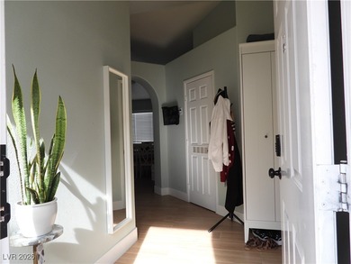 Move-in ready single-story home near Flamingo & Fort Apache with