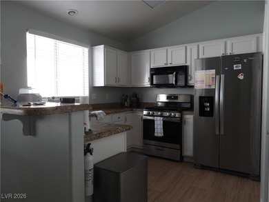 Move-in ready single-story home near Flamingo & Fort Apache with