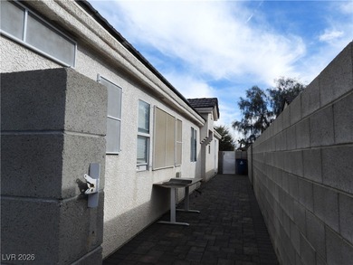 Move-in ready single-story home near Flamingo & Fort Apache with