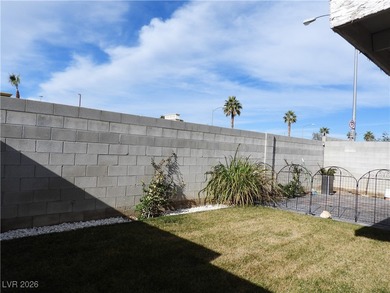 Move-in ready single-story home near Flamingo & Fort Apache with