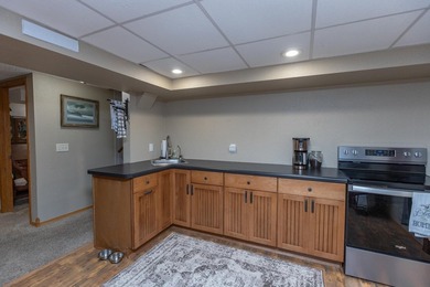Spacious 4-bedroom rambler with a fully finished basement and - photo 20