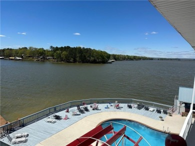 ROOMY studio condo w/2 QUEEN BEDS on WEISS LAKE! BEST time to