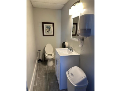 ROOMY studio condo w/2 QUEEN BEDS on WEISS LAKE! BEST time to