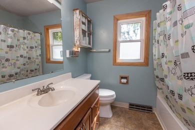 Spacious 4-bedroom rambler with a fully finished basement and - photo 29