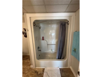 ROOMY studio condo w/2 QUEEN BEDS on WEISS LAKE! BEST time to