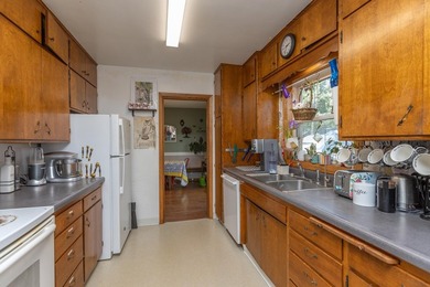 Spacious 4-bedroom rambler with a fully finished basement and - photo 33