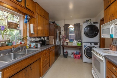 Spacious 4-bedroom rambler with a fully finished basement and - photo 34