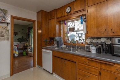 Spacious 4-bedroom rambler with a fully finished basement and - photo 35