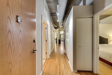 READY TO MOVE IN! CITY LOVER'S DREAM LOFT SPACE IN THE HEART OF