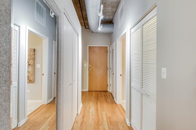 READY TO MOVE IN! CITY LOVER'S DREAM LOFT SPACE IN THE HEART OF