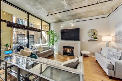 READY TO MOVE IN! CITY LOVER'S DREAM LOFT SPACE IN THE HEART OF
