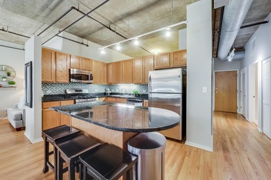 READY TO MOVE IN! CITY LOVER'S DREAM LOFT SPACE IN THE HEART OF