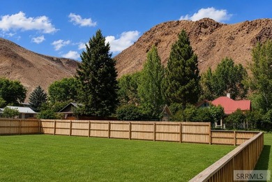 PHOTO EDIT STAGING: Charming two-story home with stunning - photo 11