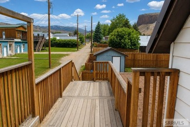 PHOTO EDIT STAGING: Charming two-story home with stunning - photo 12