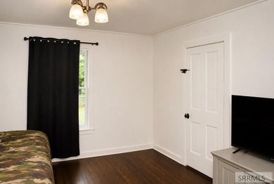 PHOTO EDIT STAGING: Charming two-story home with stunning - photo 13