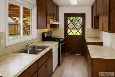PHOTO EDIT STAGING: Charming two-story home with stunning - photo 14