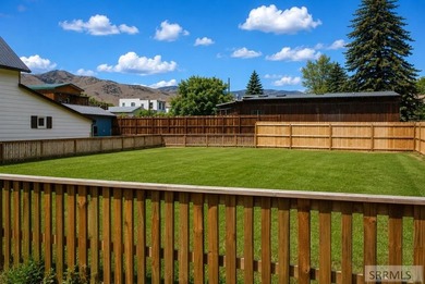 PHOTO EDIT STAGING: Charming two-story home with stunning - photo 15
