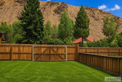 PHOTO EDIT STAGING: Charming two-story home with stunning - photo 19
