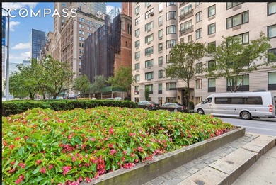 PARK AVENUE RESIDENCE FEATURING: HIGH FLOOR, HIGH CEILINGS - photo 20