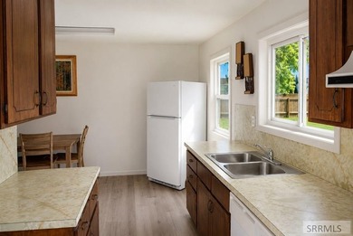 PHOTO EDIT STAGING: Charming two-story home with stunning - photo 21