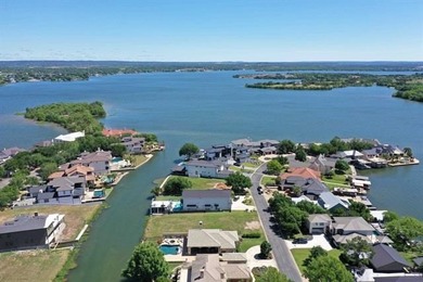 This exceptional Lake LBJ waterfront lot features an impressive - photo 2