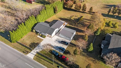 Truly unique 3 Or 4 BR / 2 Bath with 1941 Square Feet PLUS a - photo 3