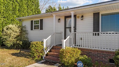 Truly unique 3 Or 4 BR / 2 Bath with 1941 Square Feet PLUS a - photo 6