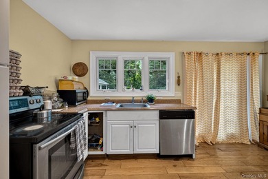 The home provides generous room sizes, abundant natural light - photo 11