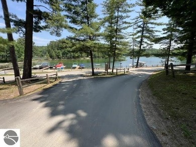 Charming Modern Lake Cottage at Pineview Resort - Arbutus Lake - photo 13