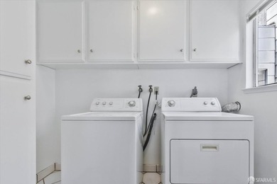 Outstanding 3-unit view building. Top unit penthouse features - photo 16