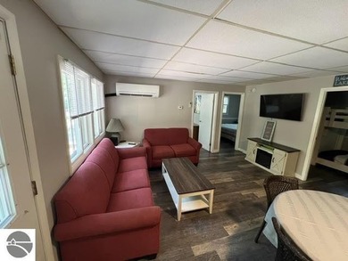 Charming Modern Lake Cottage at Pineview Resort - Arbutus Lake - photo 18