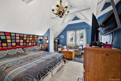 The home provides generous room sizes, abundant natural light - photo 19
