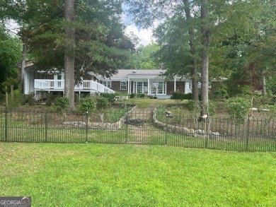 Lake Sinclair Home For Sale in Miiledgeville Georgia