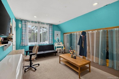 The home provides generous room sizes, abundant natural light - photo 21