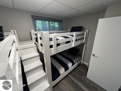 Charming Modern Lake Cottage at Pineview Resort - Arbutus Lake - photo 21