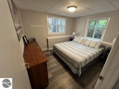 Charming Modern Lake Cottage at Pineview Resort - Arbutus Lake - photo 22