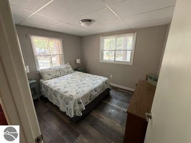 Charming Modern Lake Cottage at Pineview Resort - Arbutus Lake - photo 24