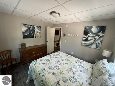 Charming Modern Lake Cottage at Pineview Resort - Arbutus Lake - photo 25