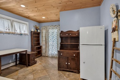 The home provides generous room sizes, abundant natural light - photo 27