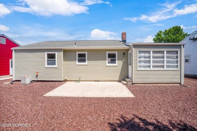 This charming 2-bedroom, 1-bathroom home with newly installed - photo 27