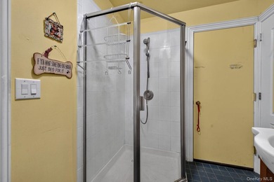 The home provides generous room sizes, abundant natural light - photo 32