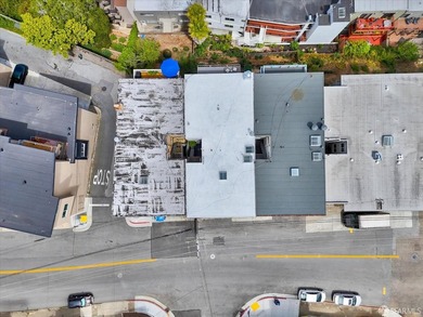 Outstanding 3-unit view building. Top unit penthouse features - photo 34