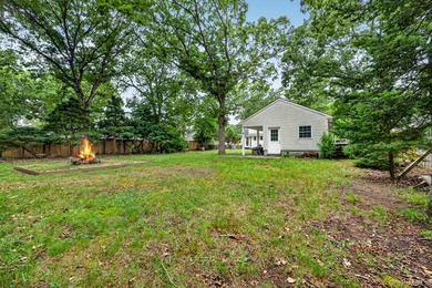 The home provides generous room sizes, abundant natural light - photo 36