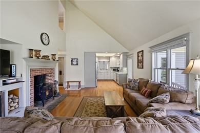 This stunning 3-bedroom, 2.5-bathroom home offers the ultimate - photo 4