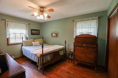 Spacious 4 bedroom, 2 bathroom brick home offering just under 2 - photo 29