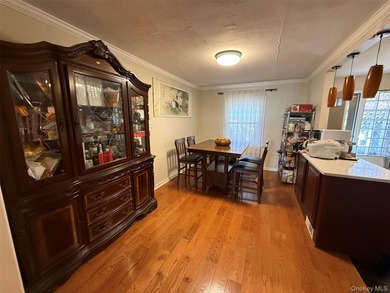 Prime Whitestone Location!. This classic brick townhouse - photo 4