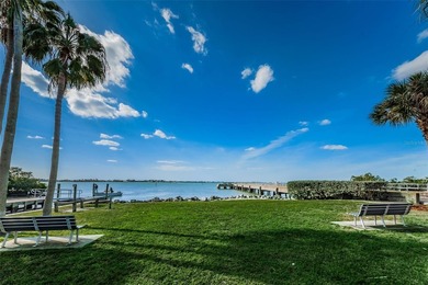 Beautifully updated 3-bedroom, 3-bath, 2,075 sq ft POOL home on - photo 33